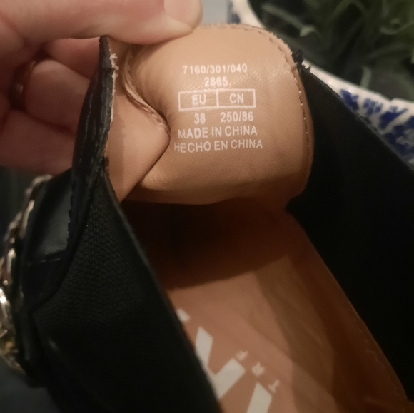 Zara Chunky Leather Platform Boots with Metal Chain - Picture 4 of 5